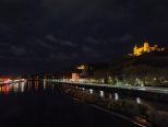 Sie sehen das n&auml;chtliche W&uuml;rzburg.