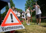Sie sehen ein Warnschild 